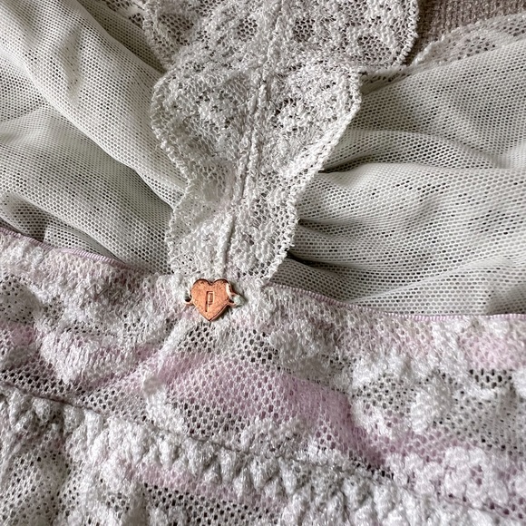 VS Pink - Light Grey stretch lace bralette (T-back) - Picture 5 of 5